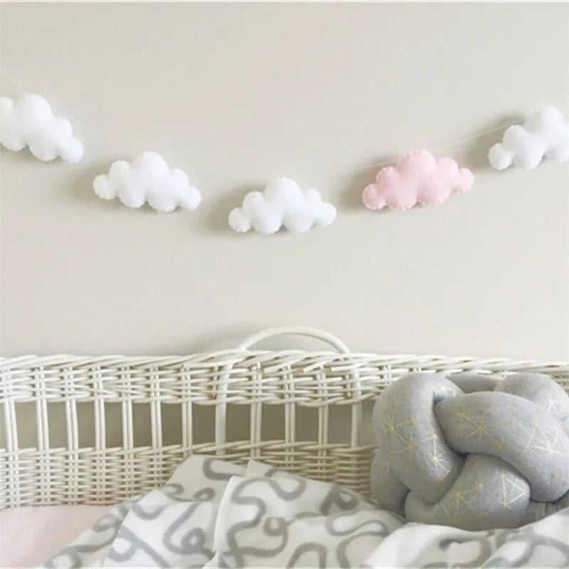 Guirlande nuages pour chambre d'enfants